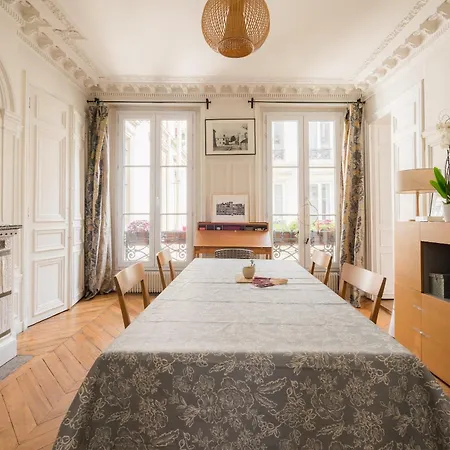 Veeve - At Bonne Nouvelle